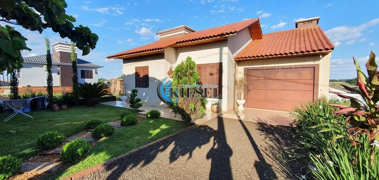 Casa com 3 quartos, 374 m², foto 2 de 10