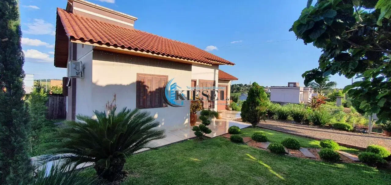 Casa com 3 quartos, 374 m², foto 3 de 10