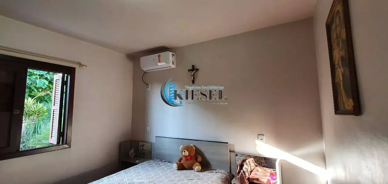 Casa com 3 quartos, 374 m², foto 8 de 10